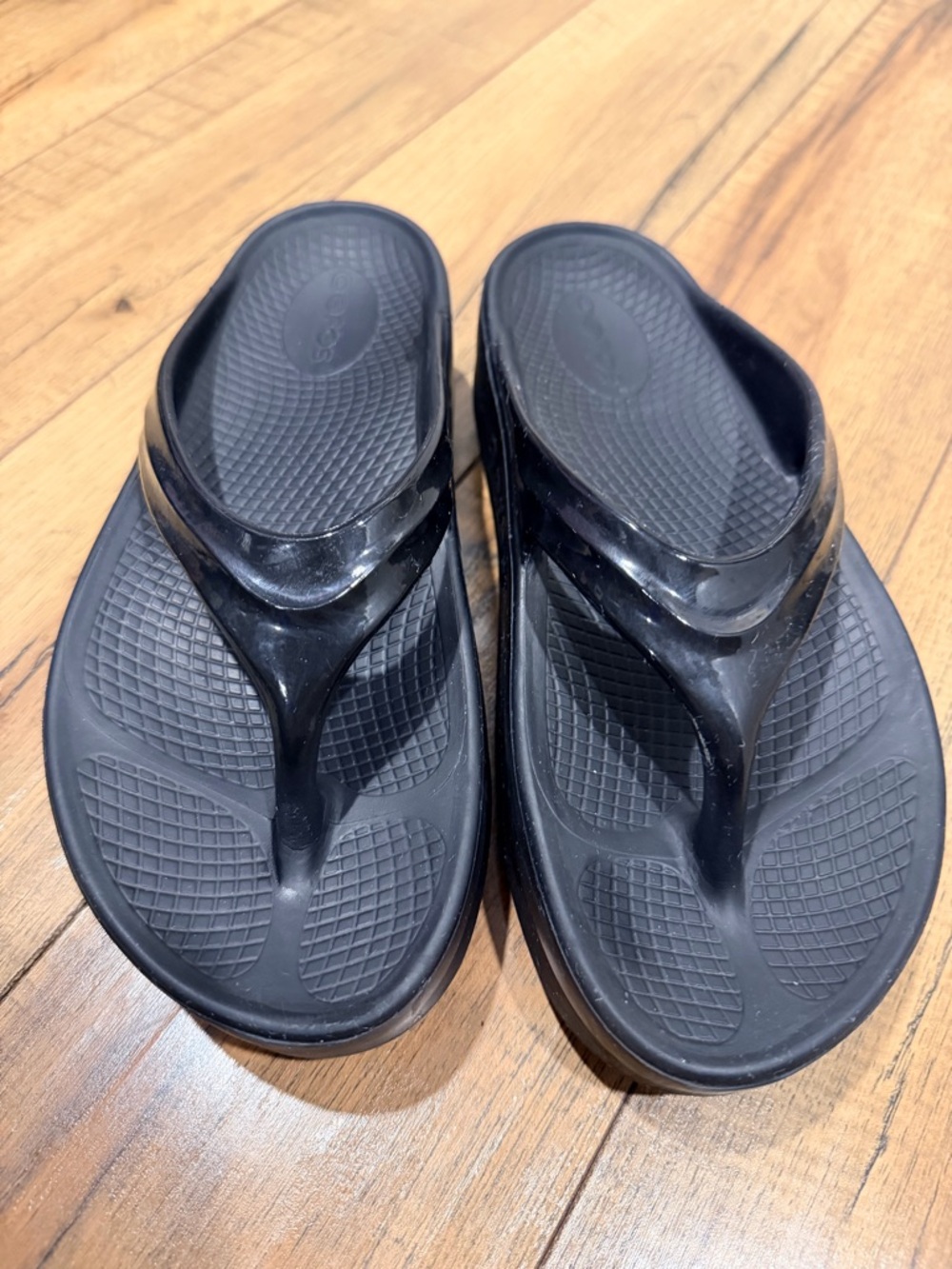 OOFOS Black Women's OOlala Platform Flip Flops - Picture 2 of 8